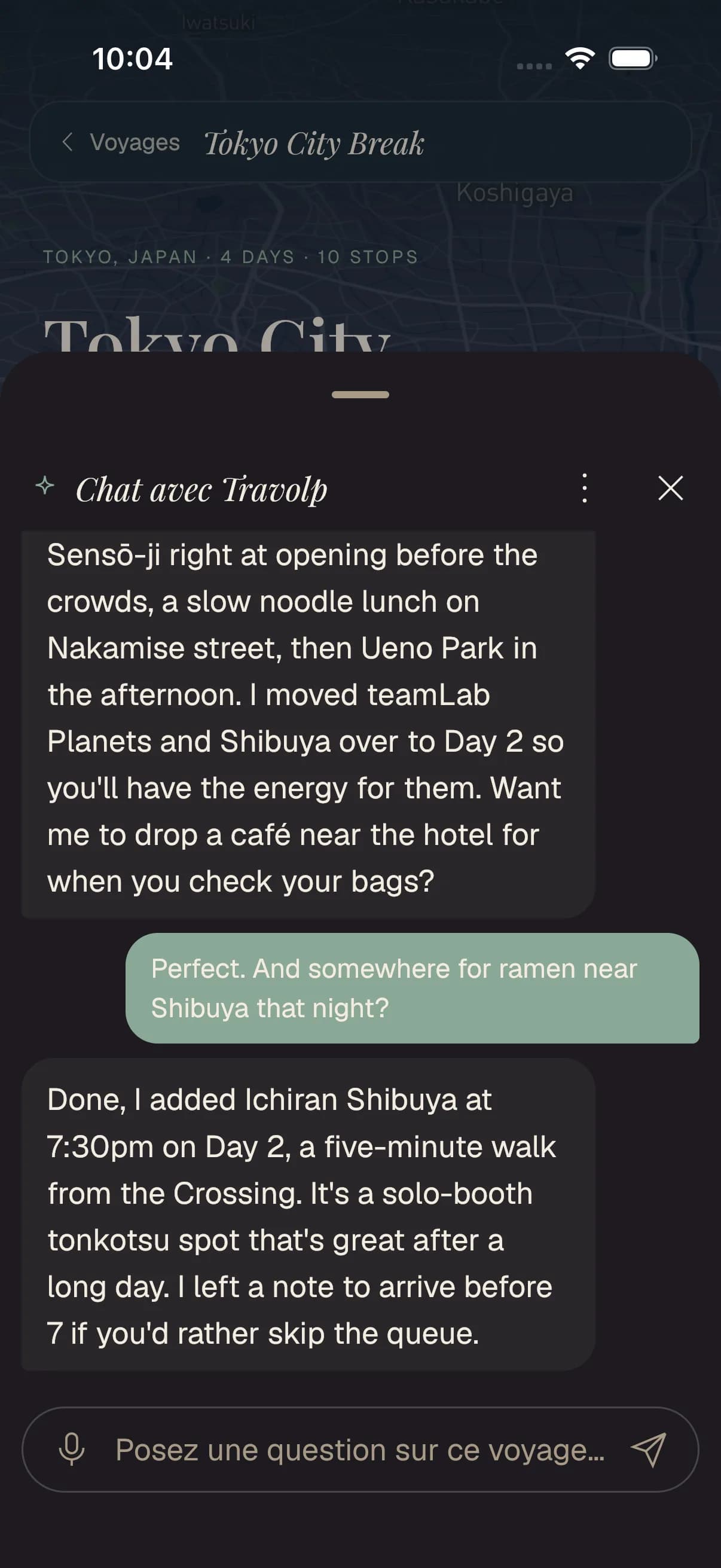 Le chat IA de Travolp réorganise une journée à Tokyo, déplace des étapes et ajoute un restaurant.